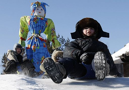 14.02.2010 В нескольких странах отметили проводы зимы, сопровождающиеся массовыми гуляниями с песнями, танцами, хороводами. А также традиционным сжиганием соломенной Масленицы