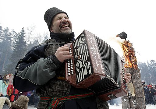 14.02.2010 В нескольких странах отметили проводы зимы, сопровождающиеся массовыми гуляниями с песнями, танцами, хороводами. А также традиционным сжиганием соломенной Масленицы