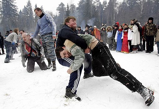 14.02.2010 В нескольких странах отметили проводы зимы, сопровождающиеся массовыми гуляниями с песнями, танцами, хороводами. А также традиционным сжиганием соломенной Масленицы