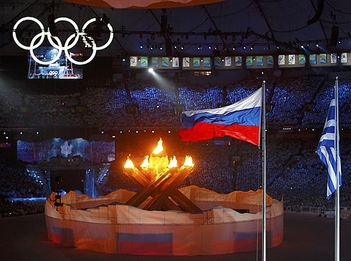 28.02.2010 В Ванкувере прошла официальная церемония закрытия XXI Олимпийских зимних игр. Мэру города Сочи, где состоится следующая зимняя Олимпиада, был передан олимпийский огонь