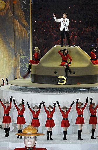 28.02.2010 В Ванкувере прошла официальная церемония закрытия XXI Олимпийских зимних игр. Мэру города Сочи, где состоится следующая зимняя Олимпиада, был передан олимпийский огонь