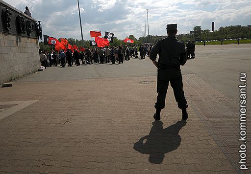 15.05.2010 В Санкт-Петербурге движение &quot;Питерские родители против реформ бюджетной сферы&quot; провели митинг против платного образования. В акции приняли участие 250 человек