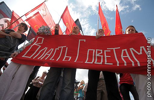 15.05.2010 В Санкт-Петербурге движение &quot;Питерские родители против реформ бюджетной сферы&quot; провели митинг против платного образования. В акции приняли участие 250 человек