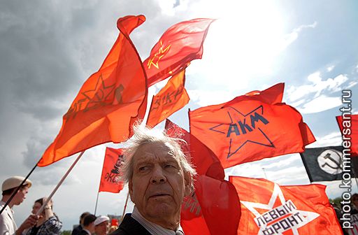 15.05.2010 В Санкт-Петербурге движение &quot;Питерские родители против реформ бюджетной сферы&quot; провели митинг против платного образования. В акции приняли участие 250 человек