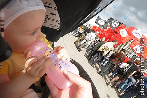 15.05.2010 В Санкт-Петербурге движение &quot;Питерские родители против реформ бюджетной сферы&quot; провели митинг против платного образования. В акции приняли участие 250 человек