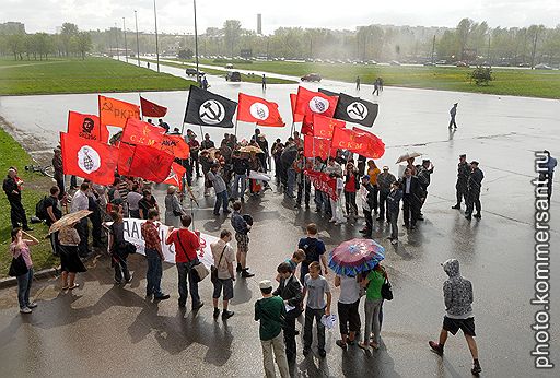 15.05.2010 В Санкт-Петербурге движение &quot;Питерские родители против реформ бюджетной сферы&quot; провели митинг против платного образования. В акции приняли участие 250 человек