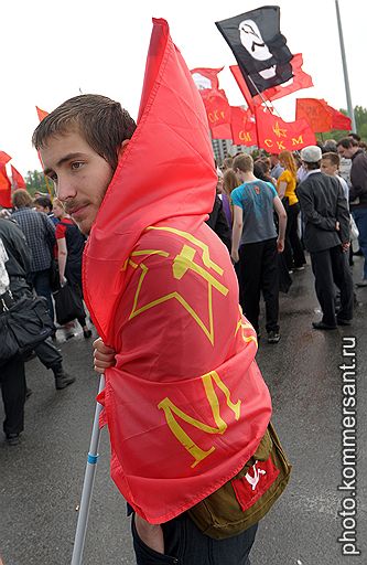 15.05.2010 В Санкт-Петербурге движение &quot;Питерские родители против реформ бюджетной сферы&quot; провели митинг против платного образования. В акции приняли участие 250 человек