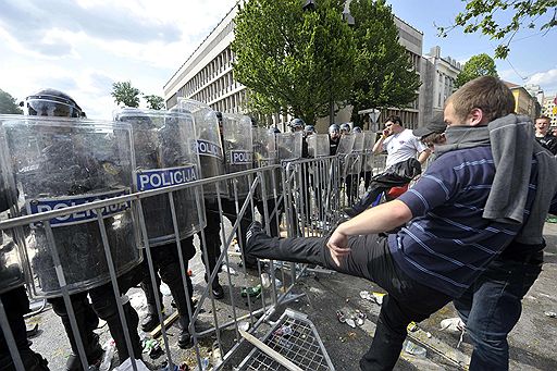 19.05.2010 В Любляне около 10 тысяч студентов вышли на центральные улицы в знак протеста против планов правительства Словении сократить расходы на стипендии и оплату обедов студентов 