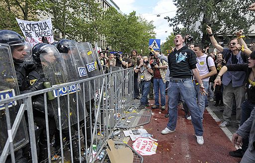 19.05.2010 В Любляне около 10 тысяч студентов вышли на центральные улицы в знак протеста против планов правительства Словении сократить расходы на стипендии и оплату обедов студентов 