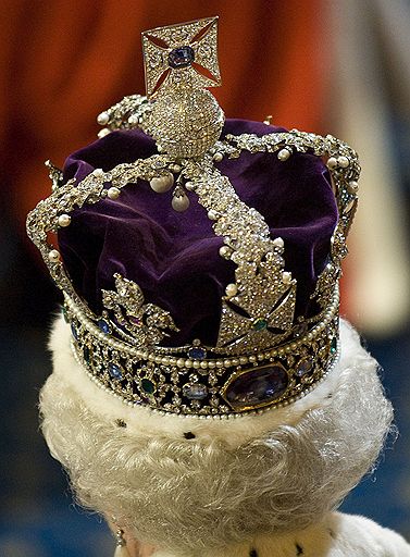 25.05.2010 В Лондоне королева Великобритании Елизавета II открыла первую после прошедших выборов сессию парламента. Елизавета II выступила с тронной речью, обозначив приоритетные задачи государства