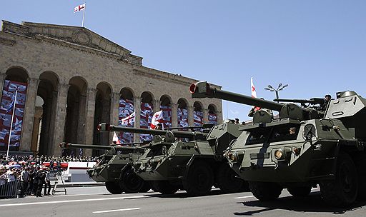 26.05.2010 В Тбилиси на проспекте Руставели прошел военный парад, приуроченный к Дню независимости Грузии. В марше приняли участие более 4 тыс. военнослужащих сухопутных войск, 117 единиц боевой техники и 18 самолетов и вертолетов