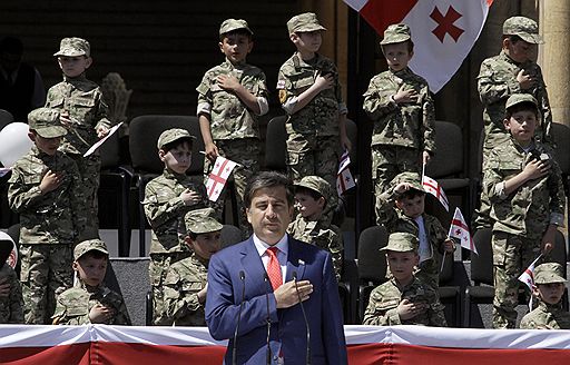 26.05.2010 В Тбилиси на проспекте Руставели прошел военный парад, приуроченный к Дню независимости Грузии. В марше приняли участие более 4 тыс. военнослужащих сухопутных войск, 117 единиц боевой техники и 18 самолетов и вертолетов