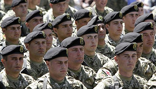 26.05.2010 В Тбилиси на проспекте Руставели прошел военный парад, приуроченный к Дню независимости Грузии. В марше приняли участие более 4 тыс. военнослужащих сухопутных войск, 117 единиц боевой техники и 18 самолетов и вертолетов