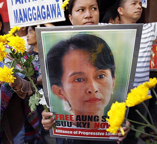 18.06.2010 В Мьянме активисты Свободной коалиции Бирмы провели акцию протеста с требованием освободить из тюрем всех политических заключенных страны