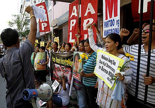 18.06.2010 В Мьянме активисты Свободной коалиции Бирмы провели акцию протеста с требованием освободить из тюрем всех политических заключенных страны