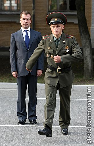 Дмитрий Медведев в штабе 58-ой армии во время церемонии вручения государственных наград российским военнослужащим, август 2008