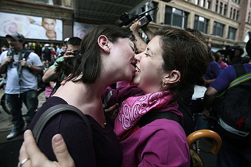 22.06.2010 В Торонто на улицы вышли сотни людей с призывом к лидерам G20, которые примут участие в саммите 26-27 июня, обратить внимание на проблемы меньшинства
