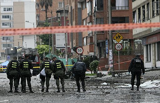 12.08.2010 Девять человек получили ранения в результате взрыва заминированного автомобиля в столице Колумбии. Взрывной волной повреждены 10 зданий