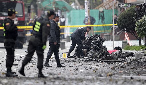 12.08.2010 Девять человек получили ранения в результате взрыва заминированного автомобиля в столице Колумбии. Взрывной волной повреждены 10 зданий