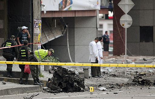 12.08.2010 Девять человек получили ранения в результате взрыва заминированного автомобиля в столице Колумбии. Взрывной волной повреждены 10 зданий