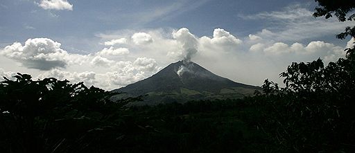 30.08.2010 Начал извергаться индонезийский вулкан Синабун. Власти ввели в районе наивысшую степень опасности. Около 40 тыс. человек были эвакуированы из близлежащих территорий
