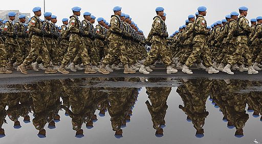 05.10.2010 По случаю 65-летия создания вооруженных сил Индонезии прошел военный парад, в котором приняли участие российские истребители Су-27СКМ