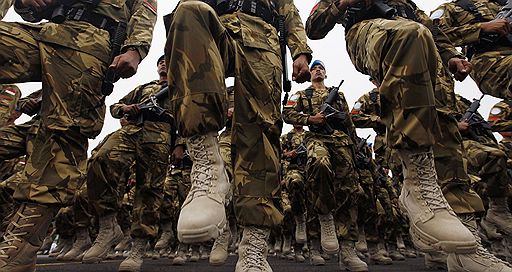 05.10.2010 По случаю 65-летия создания вооруженных сил Индонезии прошел военный парад, в котором приняли участие российские истребители Су-27СКМ