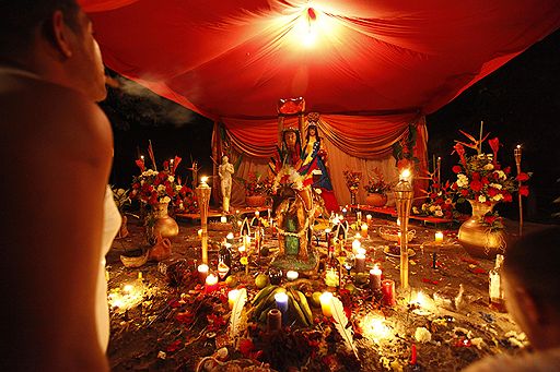 12.10.2010 В горе Сорте (Венесуэла) последователи веры Maria Lionza приняли участие в ежегодном религиозном фестивале. Вера объединяет в себе элементы христианства и религию вуду