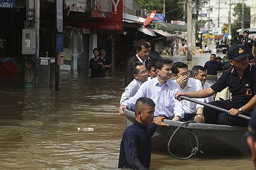 18.10.2010 Сильные проливные дожди обернулись затоплением центральной и северо-восточной частей Таиланда. В некоторых провинциях вода поднялась более чем на метр. Нарушено автомобильное и авиасообщение
