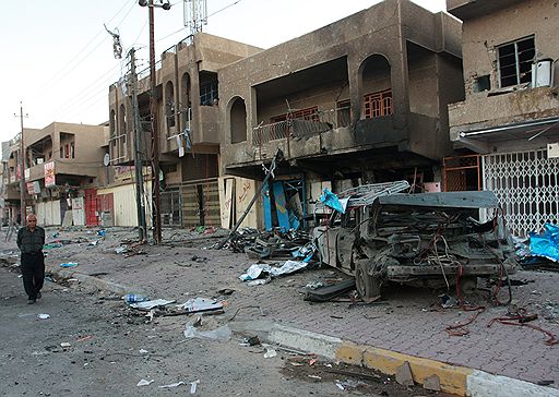 03.11.2010 В Багдаде сразу в 13 районах города сработали взрывные устройства, заложенные в припаркованные у обочин автомобили. В результате погибло более 70 человек, еще несколько сотен были ранены