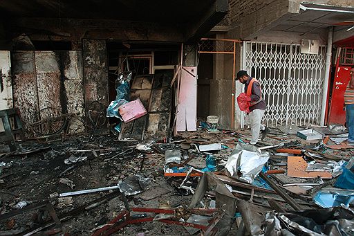 03.11.2010 В Багдаде сразу в 13 районах города сработали взрывные устройства, заложенные в припаркованные у обочин автомобили. В результате погибло более 70 человек, еще несколько сотен были ранены