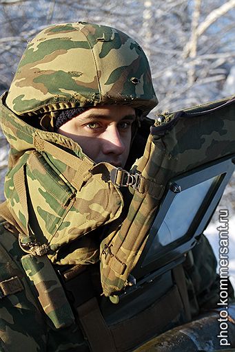 19.01.2011 Военнослужащие Южного военного округа провели под Ростовом учения, посвященные годовщине образования инженерных войск. Считается, что этот род войск появился 21 января 1701 года, когда Петр I подписал указ об образовании первой инженерной школы. Военные приняли участие в занятиях по боевой подготовке и инженерной разведке с использованием собак