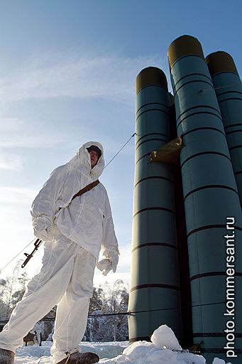 19.01.2011 Военнослужащие Южного военного округа провели под Ростовом учения, посвященные годовщине образования инженерных войск. Считается, что этот род войск появился 21 января 1701 года, когда Петр I подписал указ об образовании первой инженерной школы. Военные приняли участие в занятиях по боевой подготовке и инженерной разведке с использованием собак