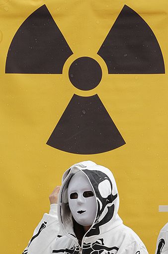 26.03.2011 Массовые акции против развития ядерной энергетики прошли в выходные в Южной Корее, Германии и Японии. Митингующие требовали свернуть строительство новых атомных электростанций и закрыть существующие