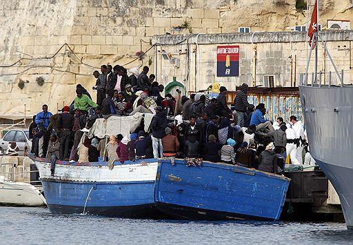 28.03.2011 Более 500 беженцев из Ливии прибыли на Мальту 28 марта. Власти островного государства заявили, что это крупнейшая партия мигрантов в истории страны