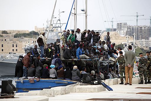 28.03.2011 Более 500 беженцев из Ливии прибыли на Мальту 28 марта. Власти островного государства заявили, что это крупнейшая партия мигрантов в истории страны