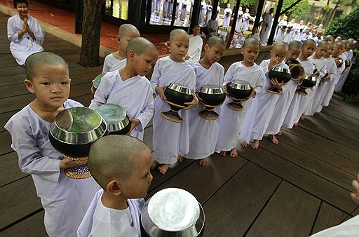 13.04.2011 В Таиланде стартует фестиваль Сонгкран – тайский Новый год. Главная традиция в этот праздник – обливание водой. Новый год наступает 15 апреля