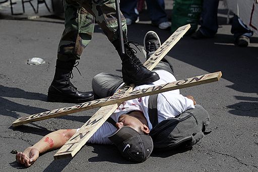 26.04.2011 В городах Мексики проходят демонстрации против разгула преступности. Мигранты из Центральной Америки требуют от властей усилить меры безопасности и остановить насилие в Мексике