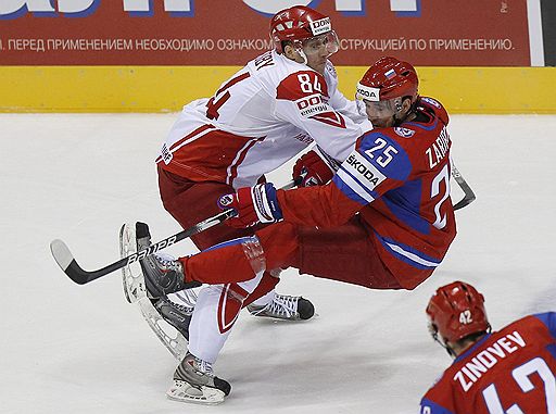 05.05.2011 Российская команда одержала очередную победу на чемпионате мира в Словакии. Благодаря хет-трику Сергея Зиновьева она переиграла датчан – 4:3