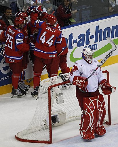 05.05.2011 Российская команда одержала очередную победу на чемпионате мира в Словакии. Благодаря хет-трику Сергея Зиновьева она переиграла датчан – 4:3