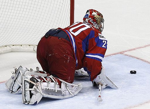 05.05.2011 Российская команда одержала очередную победу на чемпионате мира в Словакии. Благодаря хет-трику Сергея Зиновьева она переиграла датчан – 4:3