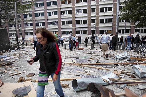 22.07.2011 В центре Осло в пятницу произошел мощный взрыв. Повреждены правительственные здания, а также офис таблоида VG. Свидетели сообщают о десятках раненых. Несколько человек погибли