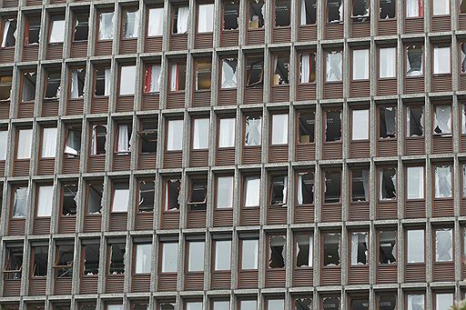 22.07.2011 В центре Осло в пятницу произошел мощный взрыв. Повреждены правительственные здания, а также офис таблоида VG. Свидетели сообщают о десятках раненых. Несколько человек погибли