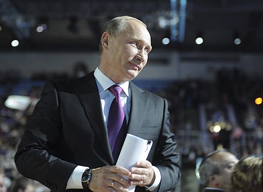 24.09.2011 В Москве в Лужниках прошел съезд партии «Единая Россия». На нем разрешилась главная политическая интрига — Дмитрий Медведев предложил Владимиру Путину баллотироваться в президенты России, а сам согласился работать в правительстве и возглавить партию власти