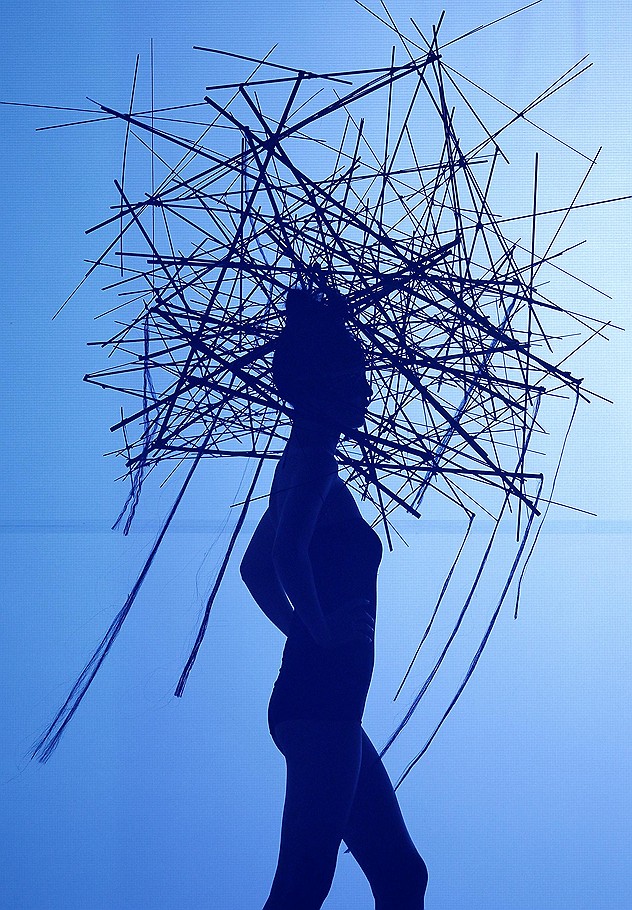 06.12.2011 В Сеуле проходит показ коллекции причесок-2012. Корейские модели демонстрирует прически, которые поражают своей сложностью и оригинальностью