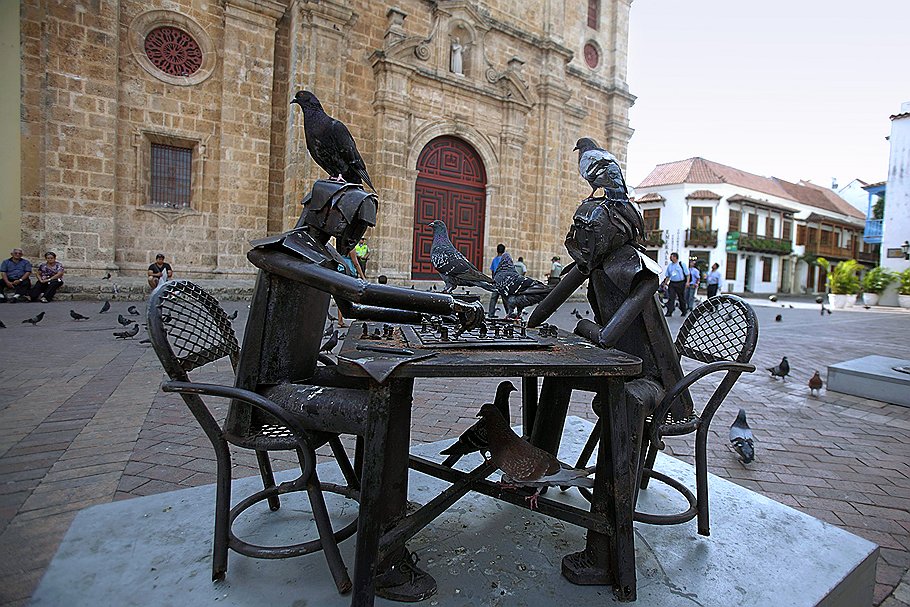 Памятник шахматистам. Картахена (Колумбия)