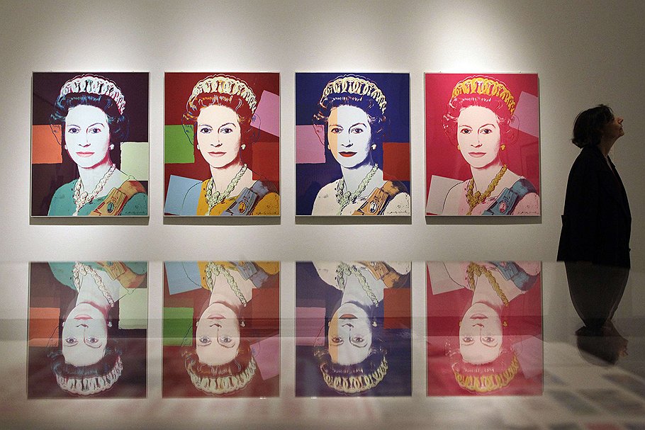 Шелкографии Энди Уорхола на выставке в National Portrait Gallery (Лондон)