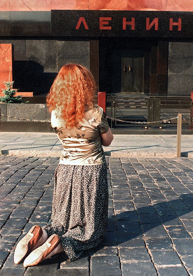 Девушка на Красной площади

Москва, июнь 2005
