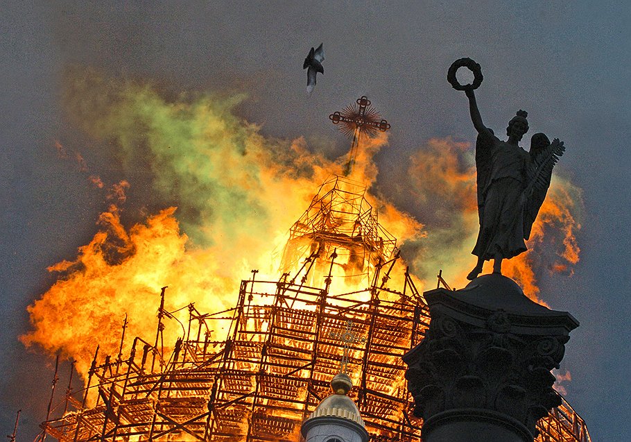 Пожар на реставрационных лесах Троицкого собора на Измайловском проспекте

Санкт-Петербург, август 2006
