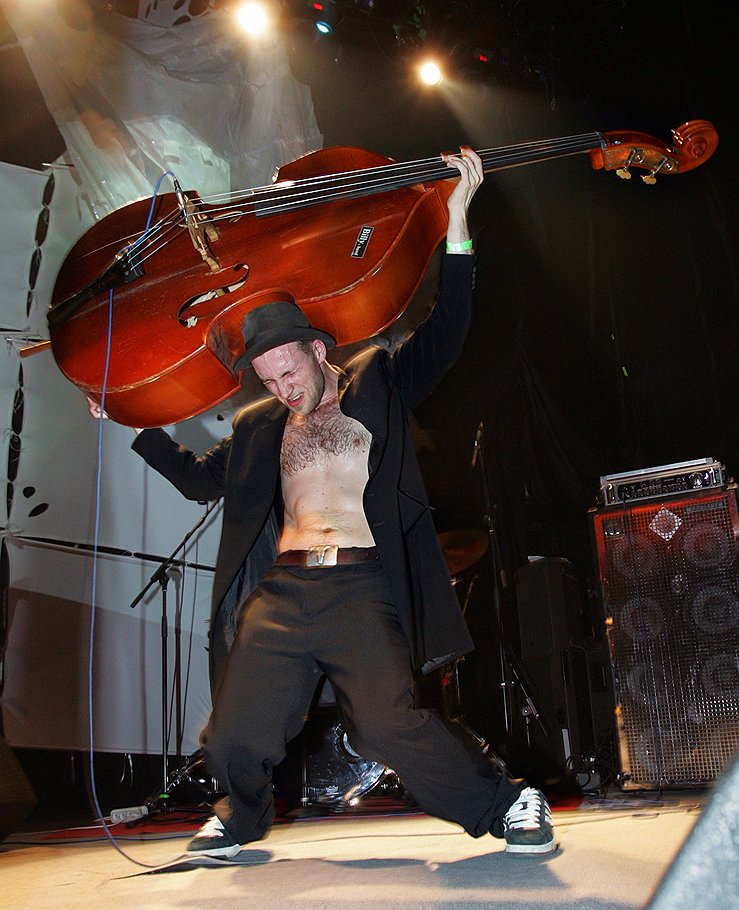 Солист группы  Billy&#39;s Band Билли Новак на презентации альбома группы «Чужие» в клубе &quot;Б-1 Maximum&quot;

Москва, ноябрь  2007
